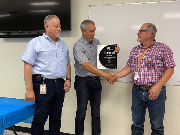 Five Year AGA Safety Award Presented to Texas Gas Service